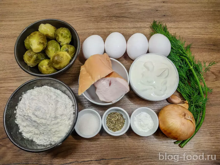Пирог с индейкой, брюссельской капустой и яйцом