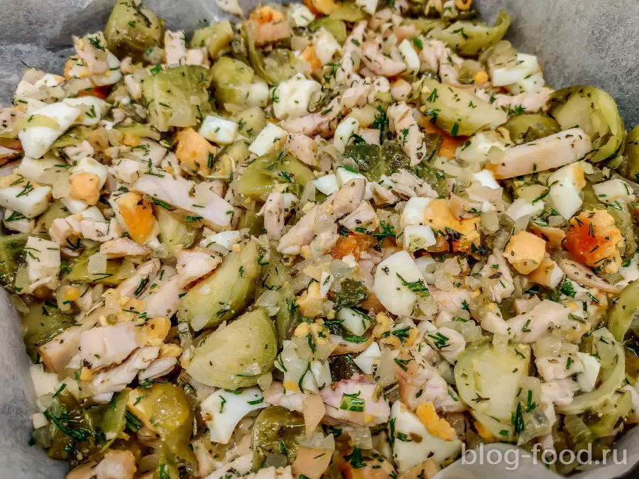 Пирог с индейкой, брюссельской капустой и яйцом