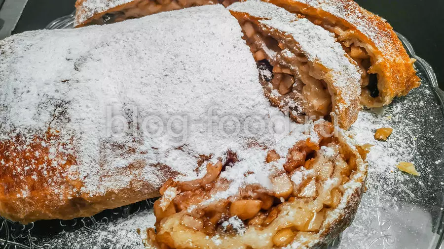 Яблочный штрудель на готовом тесте