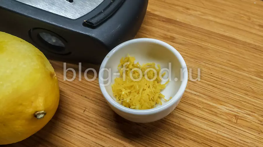 Творожный пирог с персиками