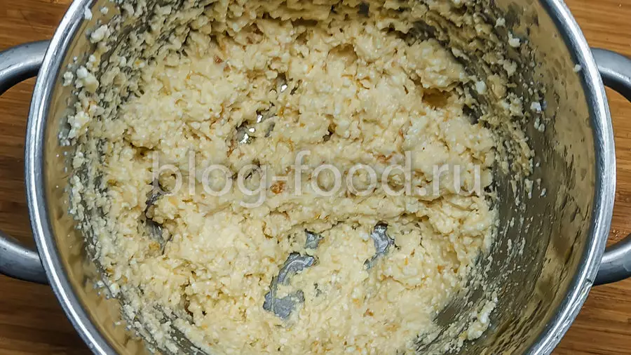 Творожный пирог с персиками