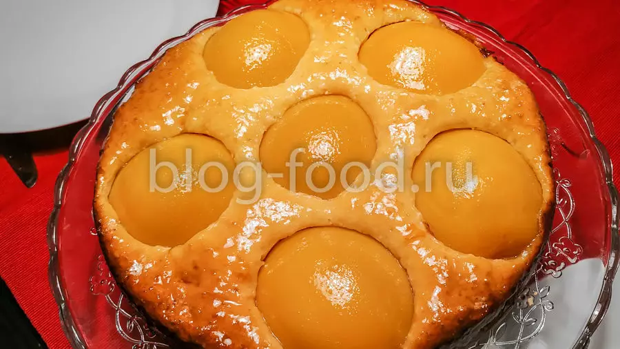 Творожный пирог с персиками