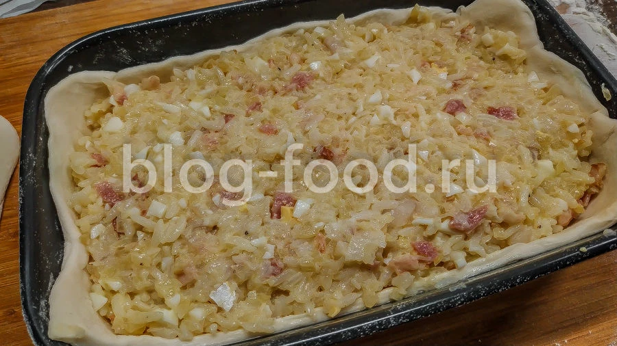 Заливной пирог с рисом и яйцами