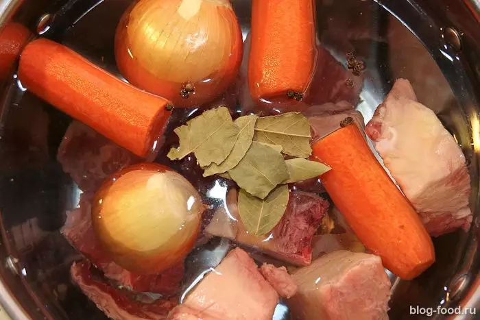 Яркий вкусный борщ