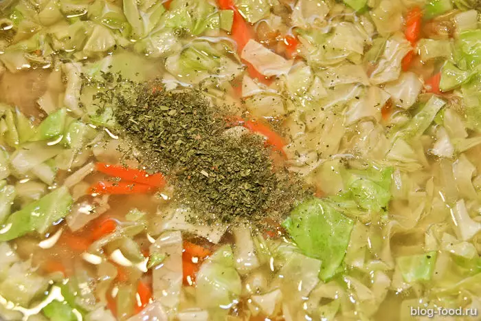 Яркий вкусный борщ