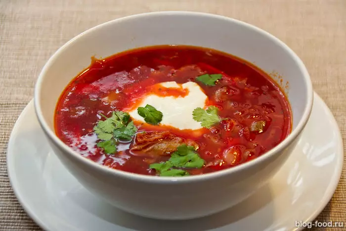 Яркий вкусный борщ