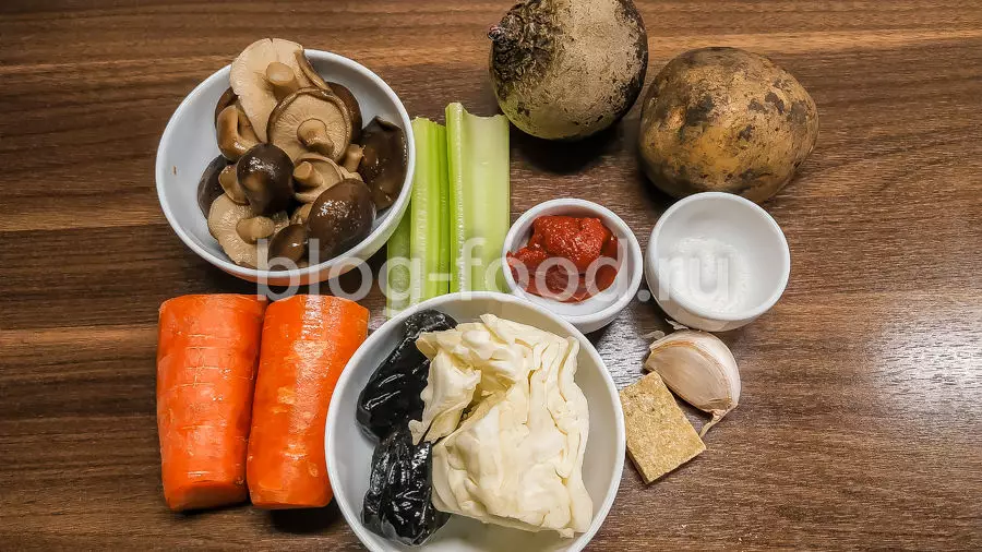 Борщ с маринованными грибами