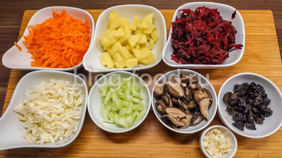 Борщ с маринованными грибами