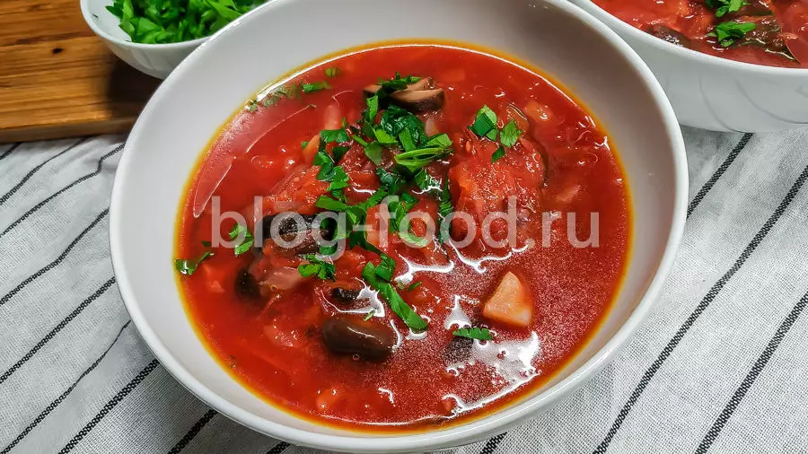 Борщ с маринованными грибами