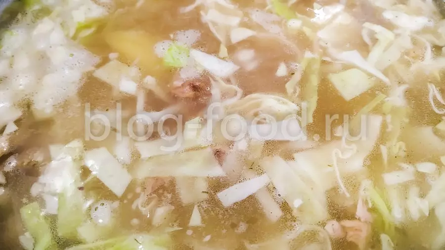 Борщ с тушенкой