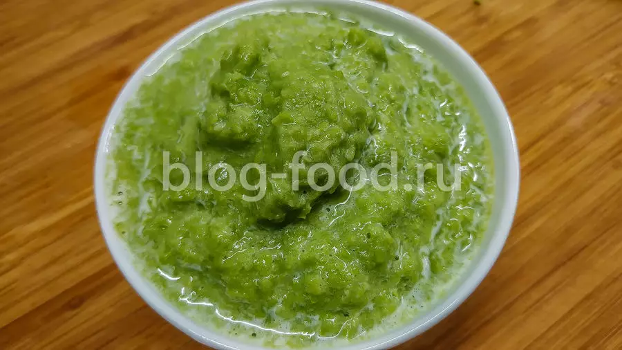 Минестроне с цукини, пармезаном и песто