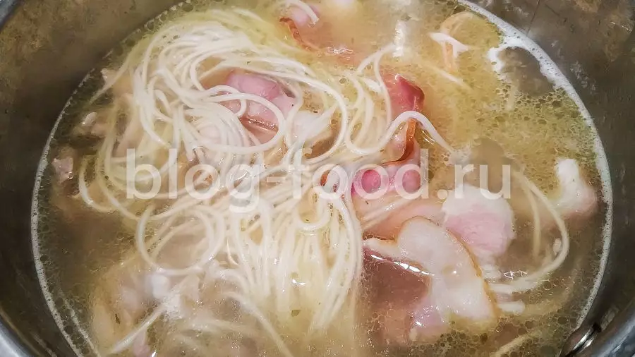Рамен с курицей и беконом