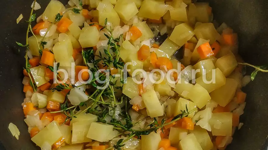 Айнтопф с копчёными рёбрышками и беконом