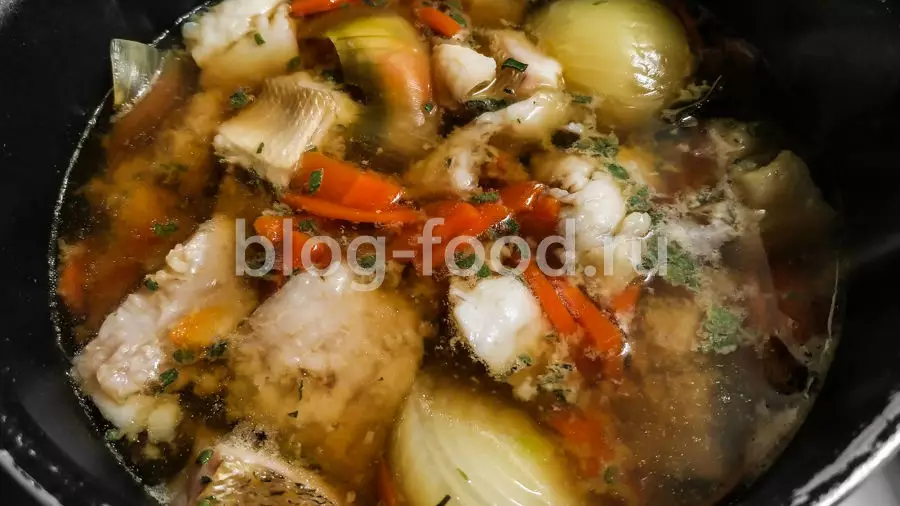 Уха из судака с печёной картошкой