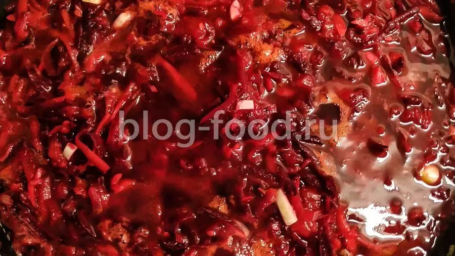 Борщ с фрикадельками на бульонных кубиках