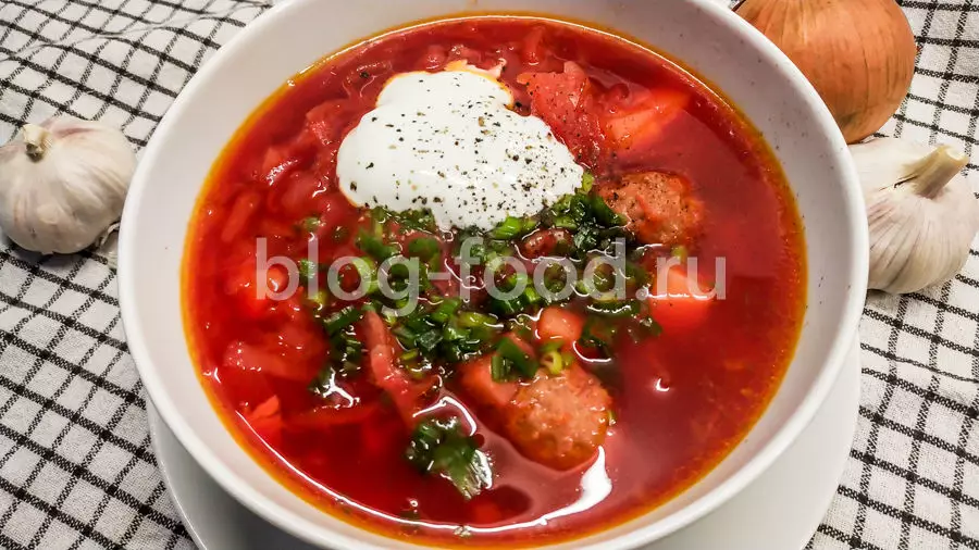 Борщ с фрикадельками на бульонных кубиках