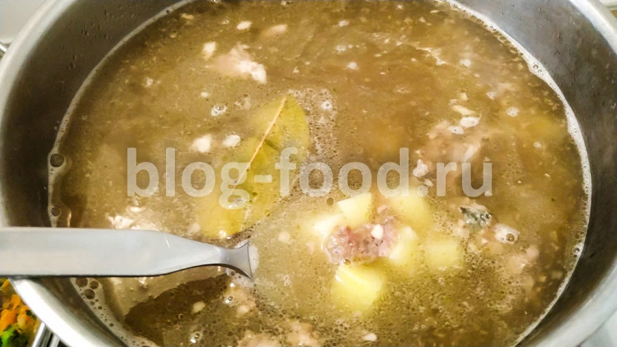 Суп из крапивы с тушёнкой