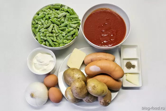 Немецкая овощная запеканка с&nbsp;сардельками