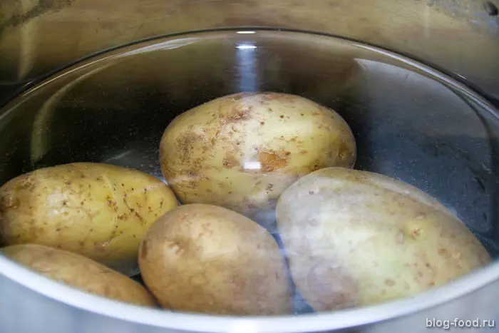 Немецкая овощная запеканка с&nbsp;сардельками