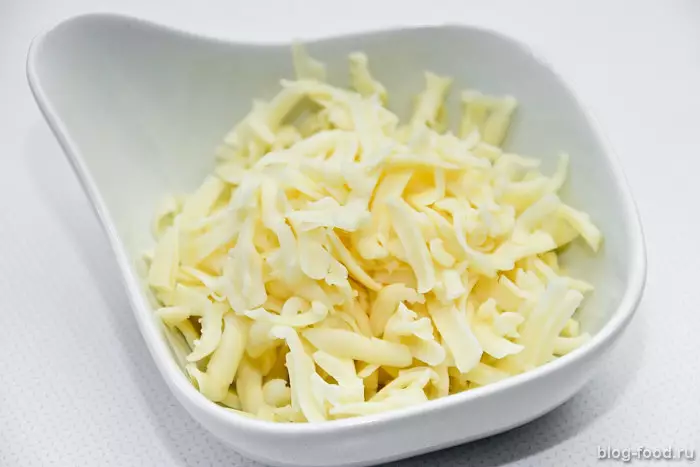 Немецкая овощная запеканка с&nbsp;сардельками