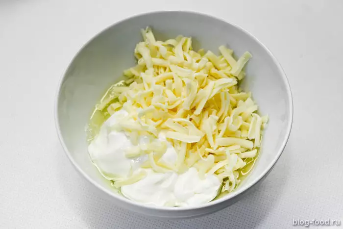 Немецкая овощная запеканка с&nbsp;сардельками