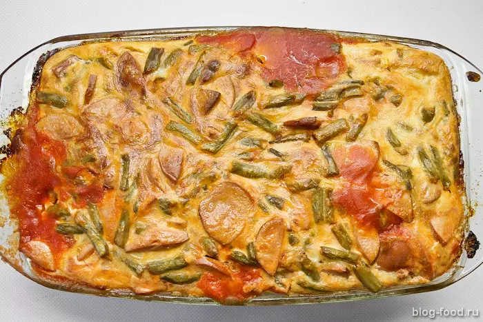 Немецкая овощная запеканка с&nbsp;сардельками