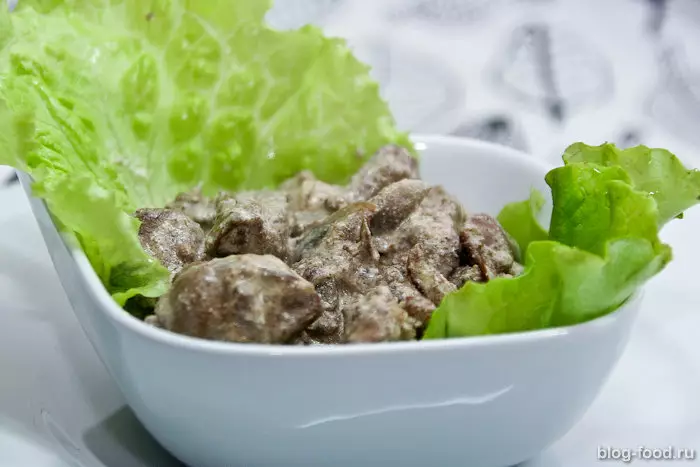Куриная печень в&nbsp;сливках с&nbsp;грибами
