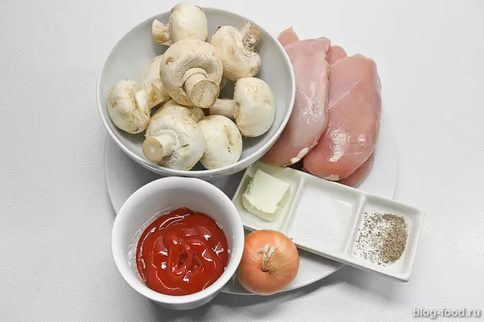Сладкая курица, запечённая в фольге с грибами