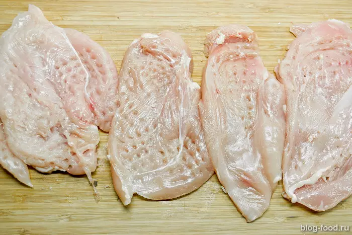 Сладкая курица, запечённая в фольге с грибами