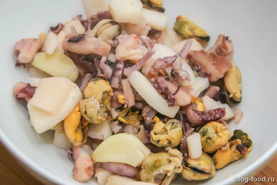 Паэлья с морепродуктами по-домашнему