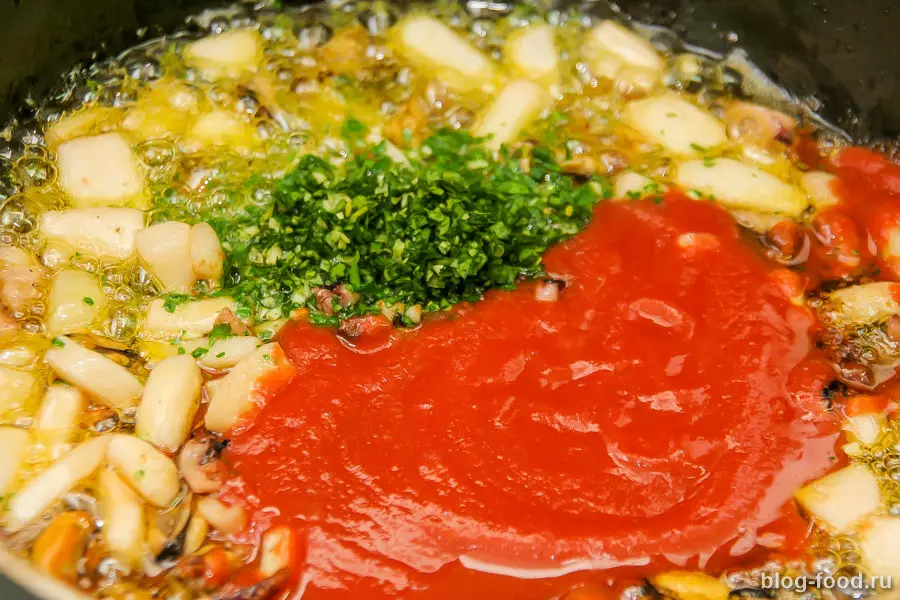 Паэлья с морепродуктами по-домашнему