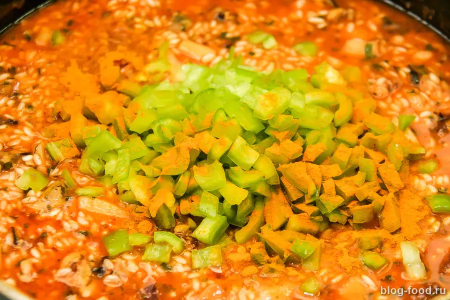 Паэлья с морепродуктами по-домашнему