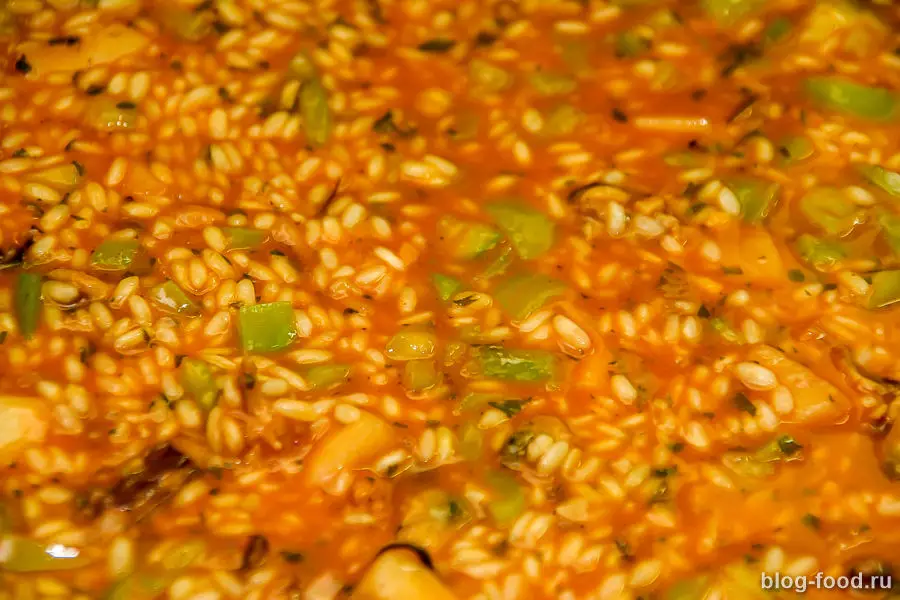 Паэлья с морепродуктами по-домашнему