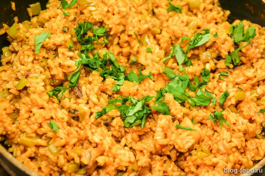 Паэлья с морепродуктами по-домашнему
