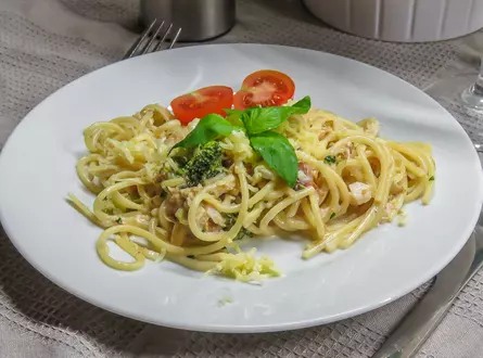 Спагетти с рыбой в сливочном соусе