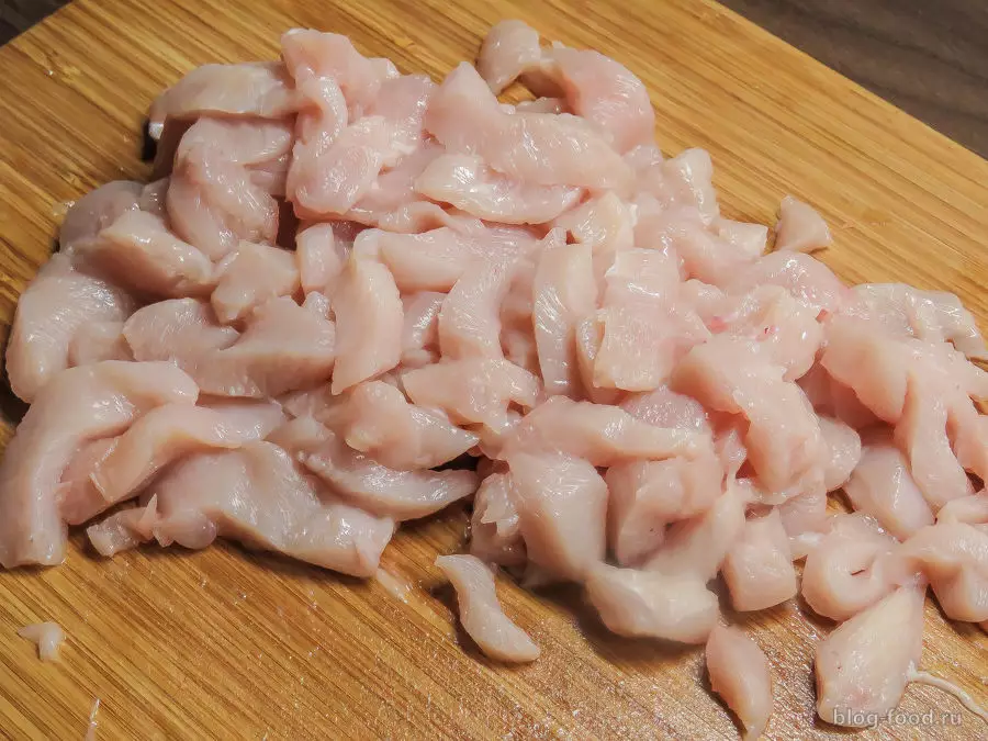 Бургер с курицей, грибами и сельдереем