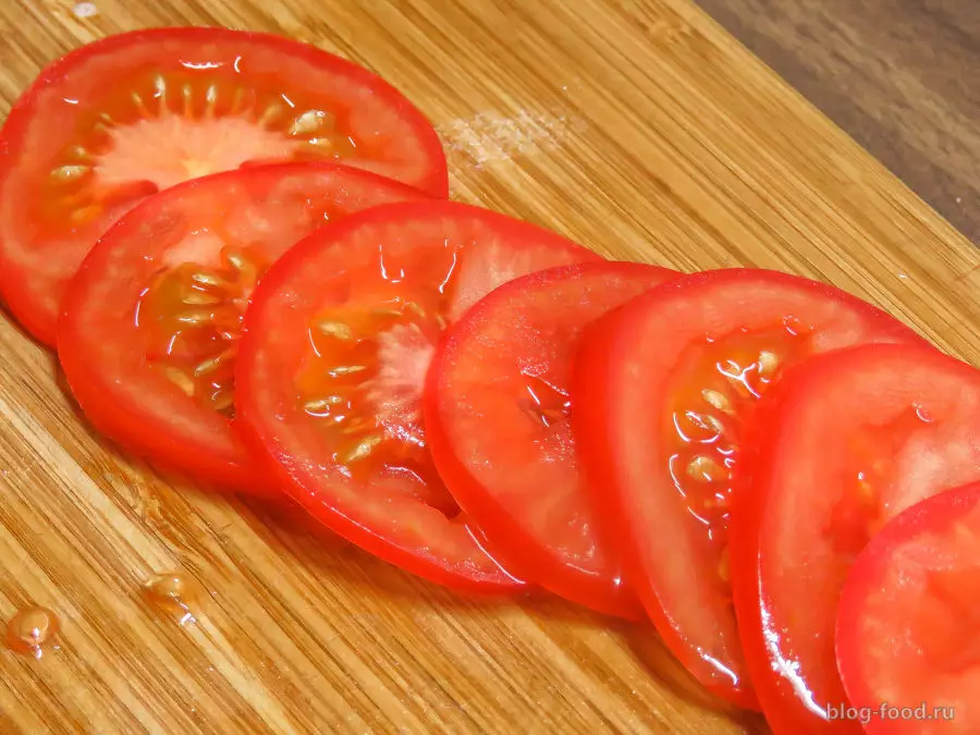 Бургер с курицей, грибами и сельдереем