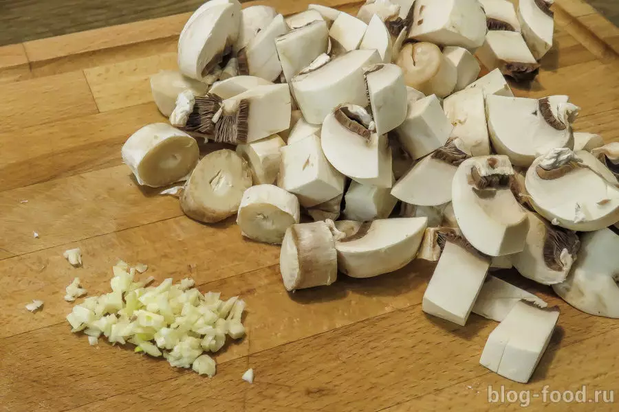 Мясо, запеченное в сливках с грибами