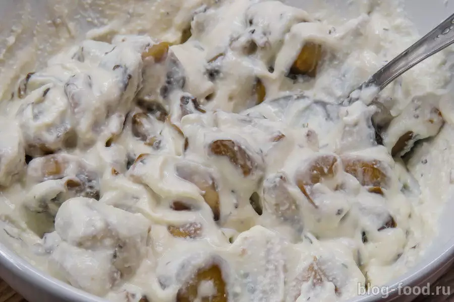 Мясо, запеченное в сливках с грибами