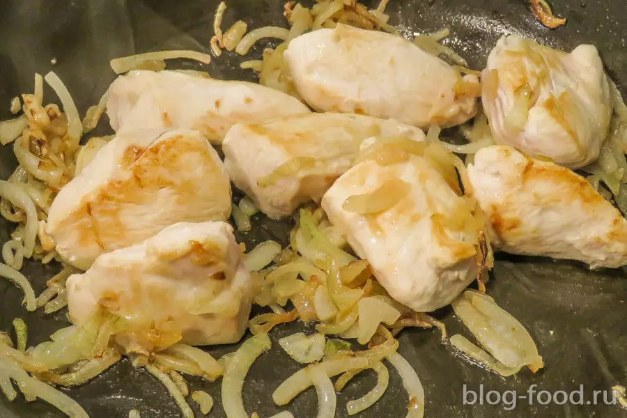 Курица с кабачками в сливочном соусе
