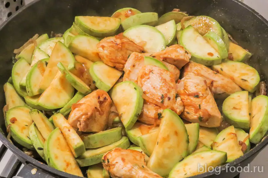 Курица с кабачками в сливочном соусе