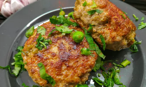 Зразы из свинины с зелёным горошком