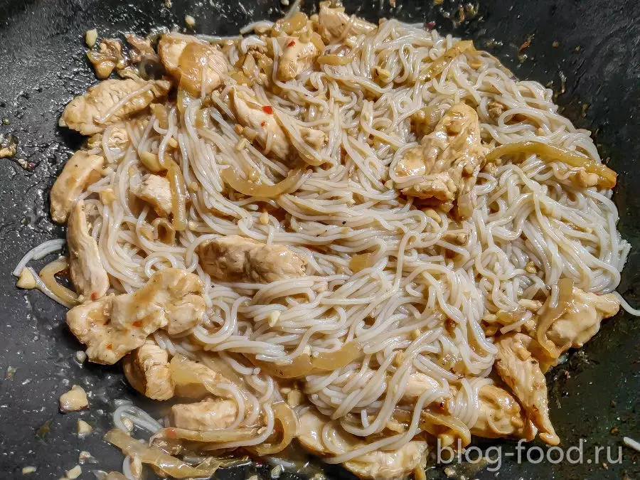 Пад Тай с курицей