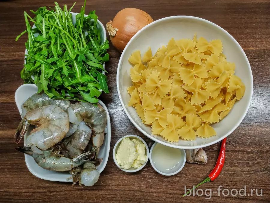 Фарфалле с креветками и руколой