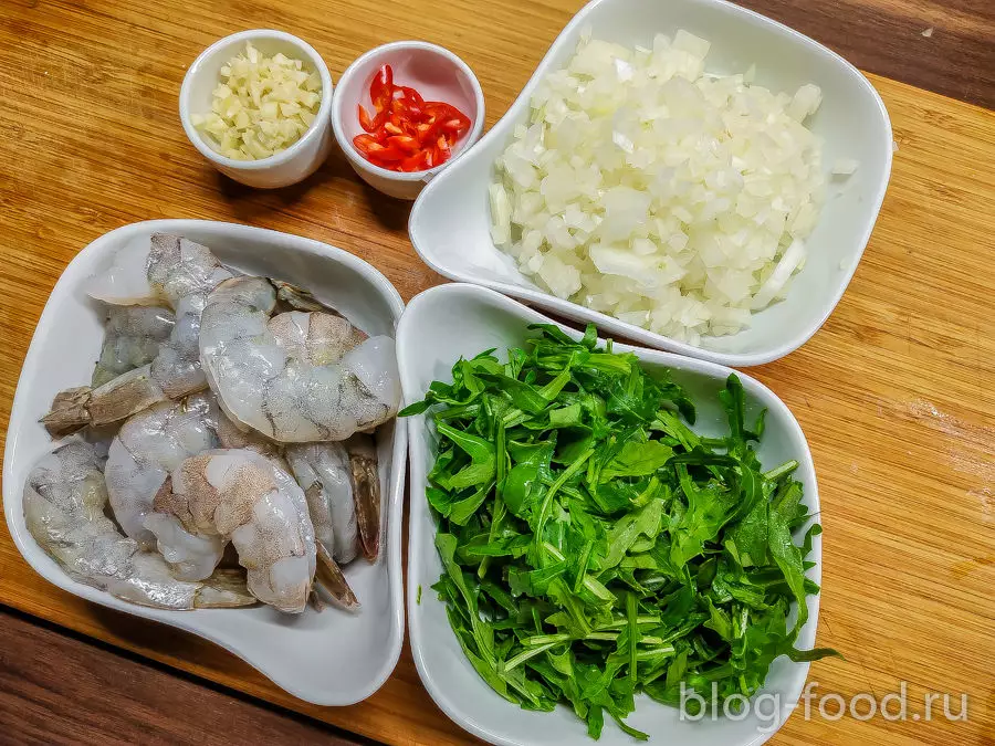 Фарфалле с креветками и руколой