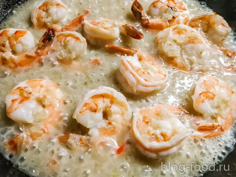 Фарфалле с креветками и руколой