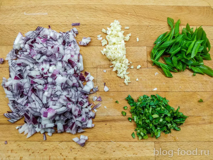Лапша с мидиями, арахисом и кинзой