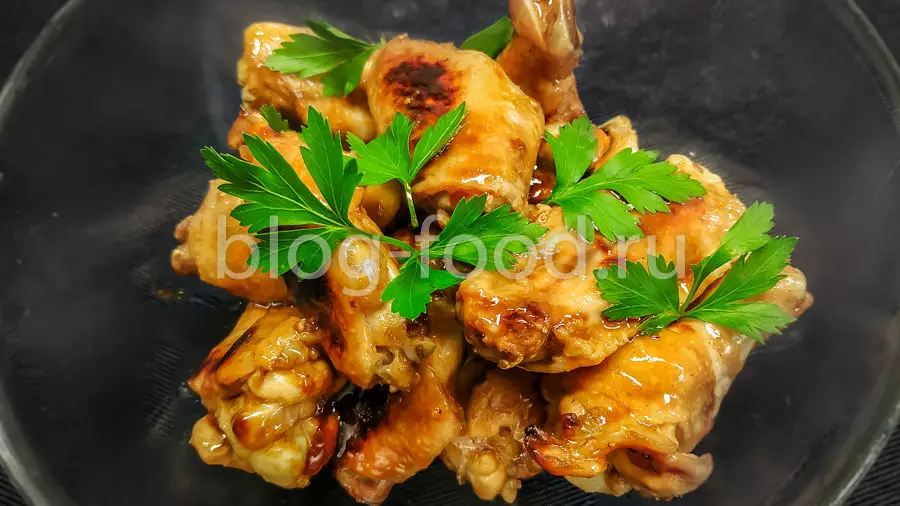 Куриные крылышки в устричном соусе