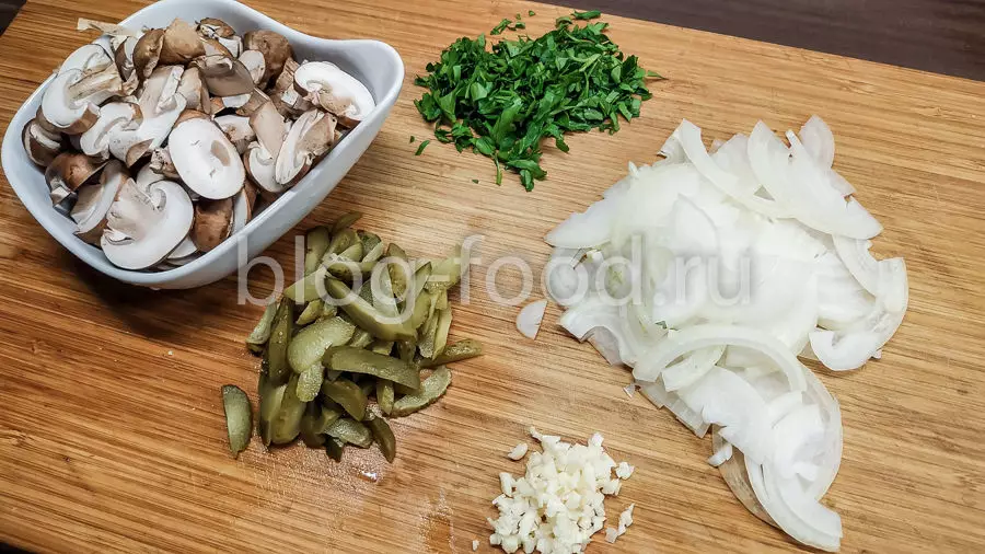 Куриная печёнка «по-строгановски»