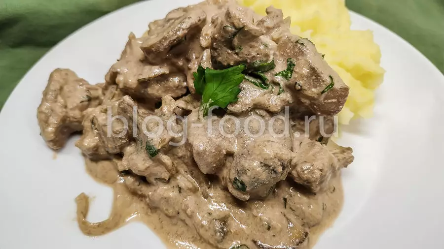 Куриная печёнка «по-строгановски»